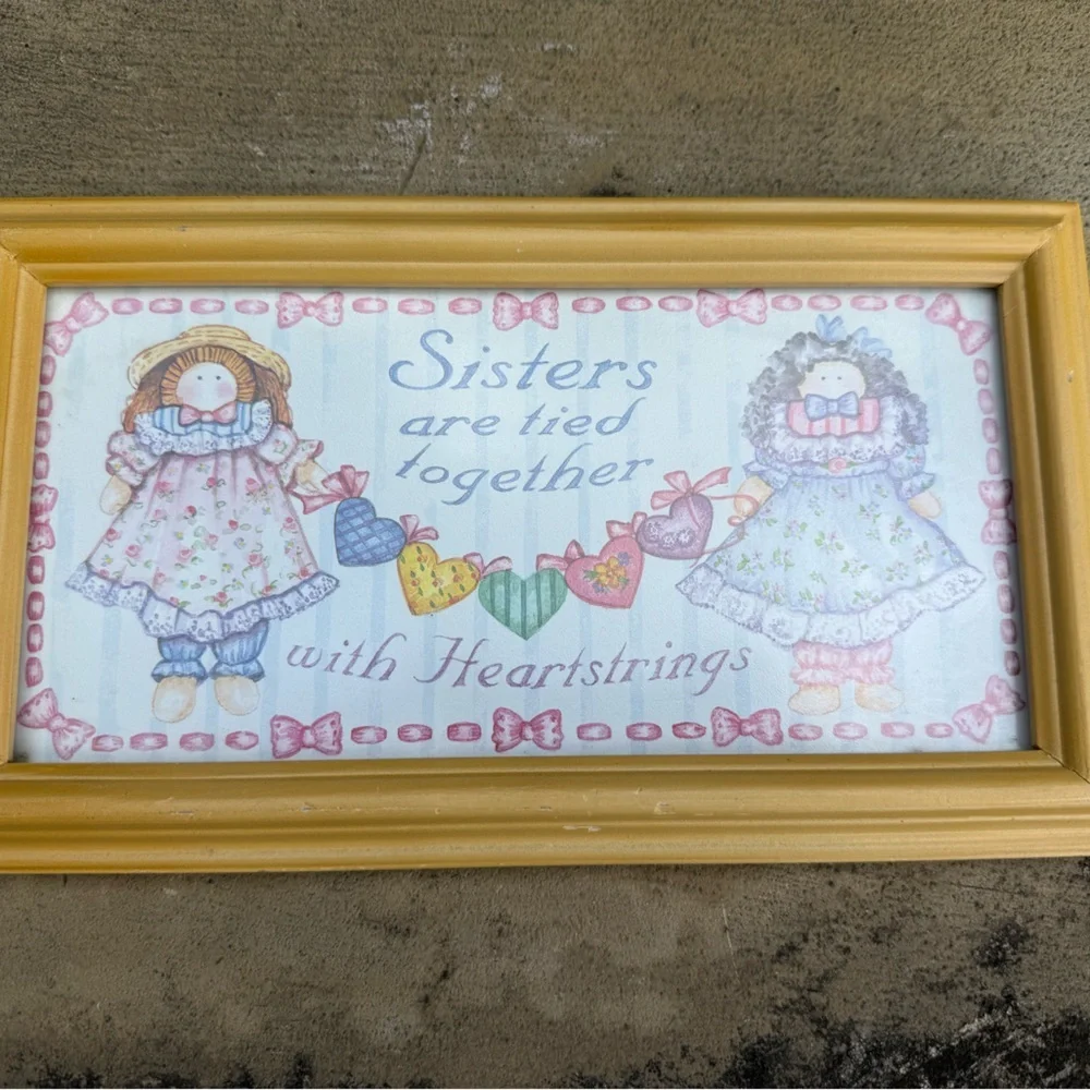 Vintage “Sisters are tied together with heartstrings” wall hanging decor